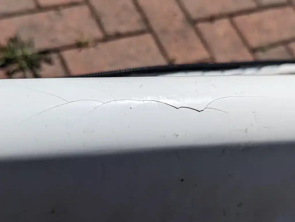 cracked-expoxy-surfboard-rail